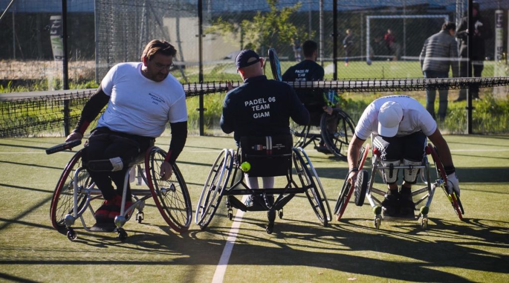 regles specifiques padel fauteuil roulant